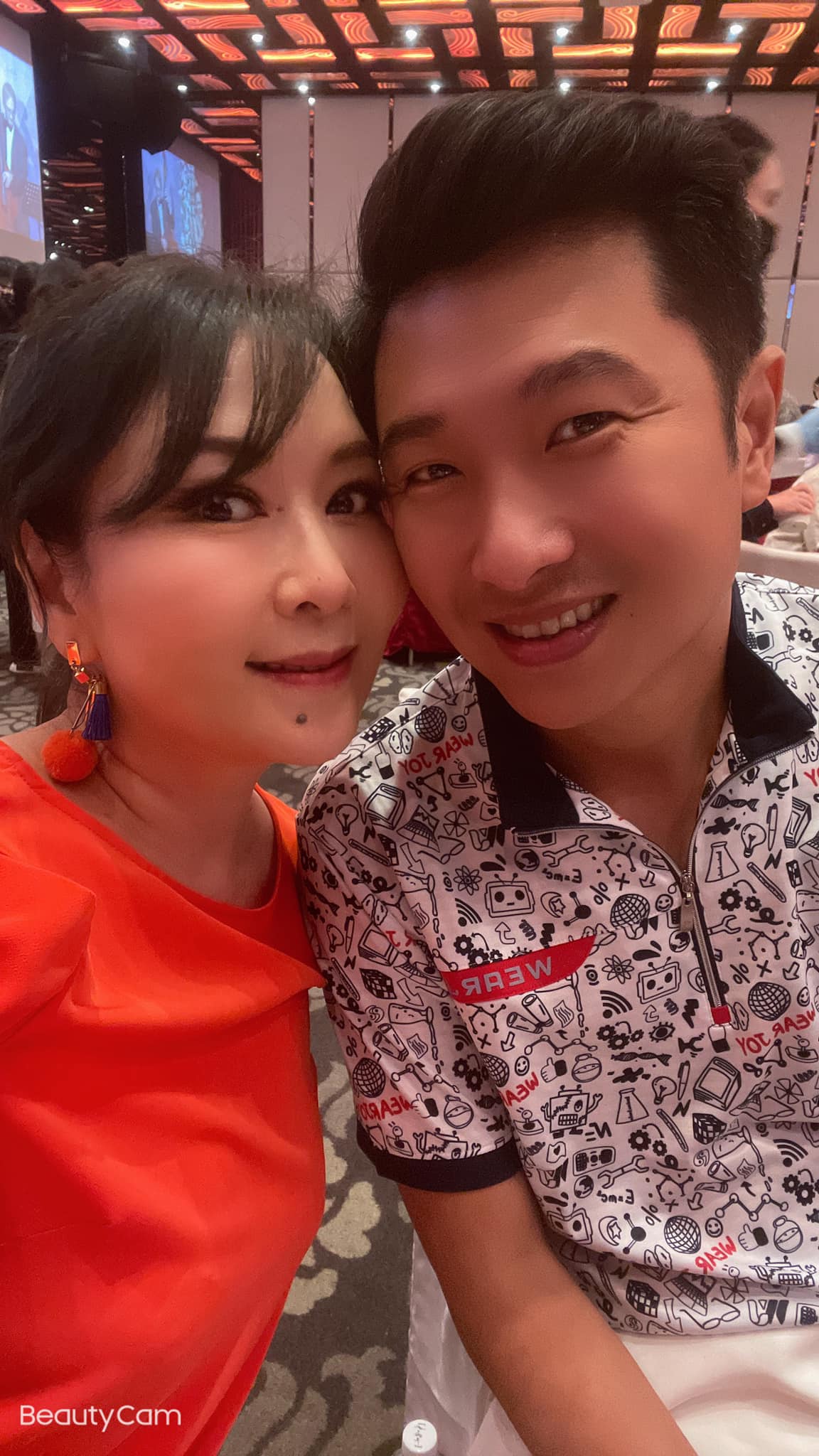 結婚10多年還像熱戀,老公一句話讓她紅了眼,甜蜜婚姻背後其實全靠這件事