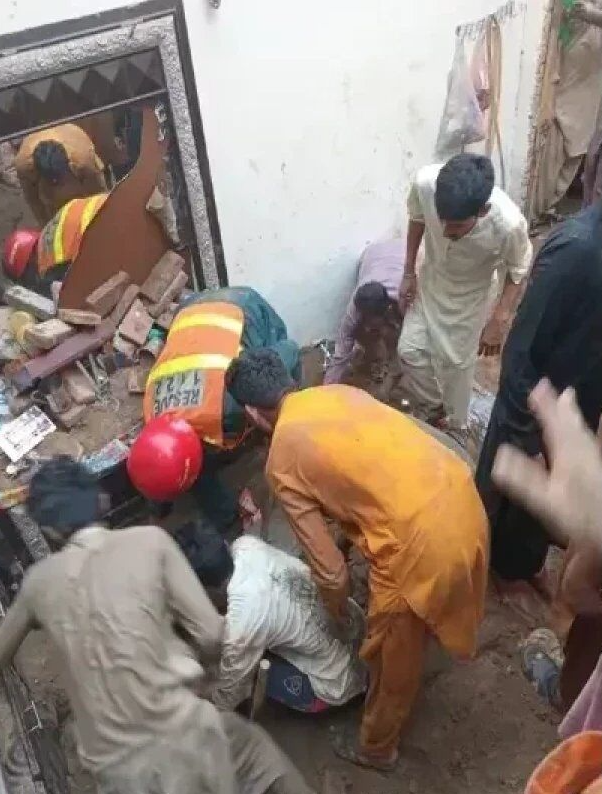 補習班屋頂突然坍塌,14名孩子再也沒回家,最小才7歲