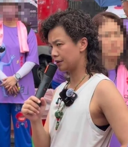 直播中的鄔馨茹